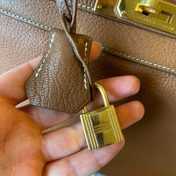 Hermes Kelly Retourne 35 in Cognac Chèvre de Coromandel with gold hardware - Picture 14 of 16